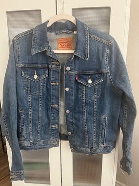 Levi's Medium Blue Denim Trucker Jacket
